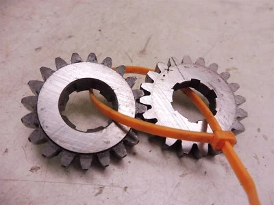 Honda CA160 1966 Touring CA 160 HM555B. Engranajes de accionamiento primario del motor Foto 1 de 2