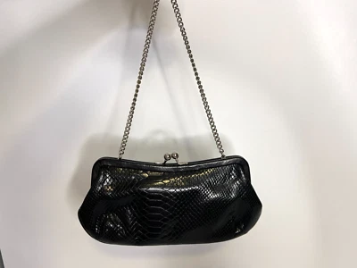 Bolso de Mano Cellini Cuero de Vaca Genuino Negro con Estampado de Piel de Serpiente. 26cm x 13cm Foto 1 de 4