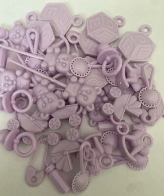 50 dijes de plástico para baby shower para caballos mecedores, sonajeros, alfileres ~ púrpura Foto 1 de 4