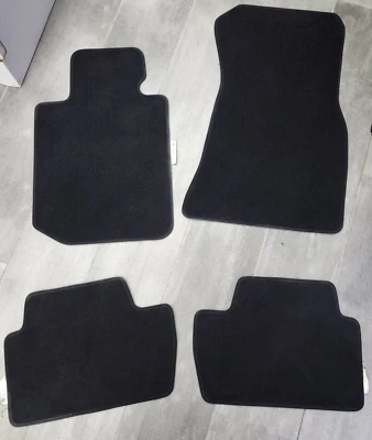 BMW 230i M2 2022-2025 JUEGO DE 4 ALFOMBRILLAS INTERIOR 51475A3E650 Foto 1 de 3