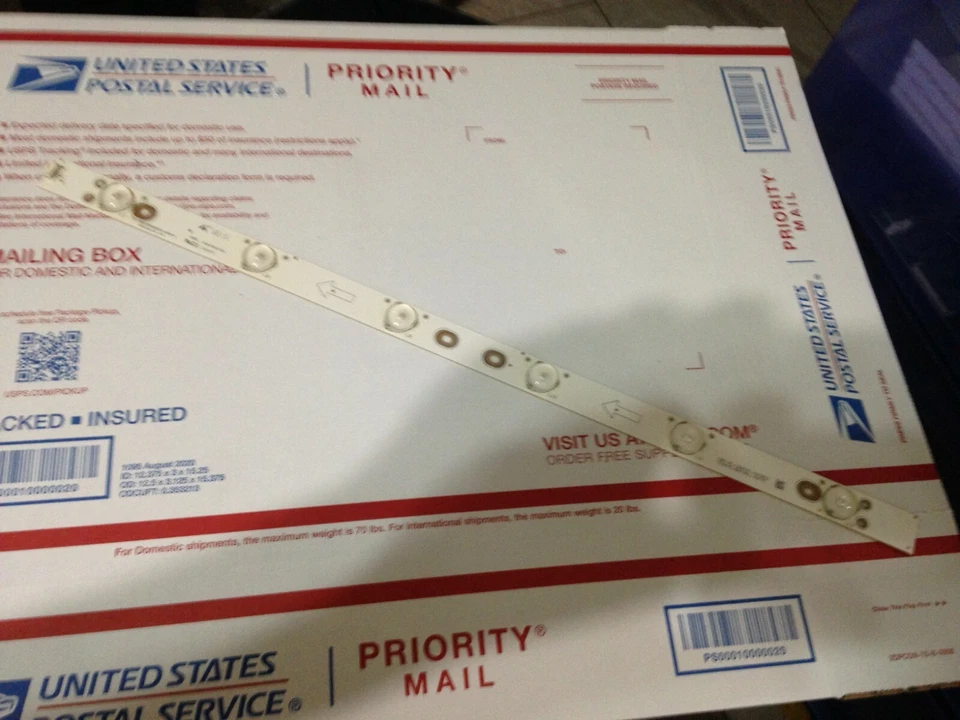 Tira de luz trasera LED Sanyo FW42D25T TCL-462C750(B3310)-6EA-R Foto 1 de 1