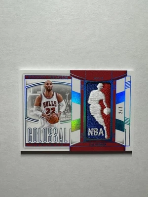 Parche 1/1 St Patricks Taj Gibson 2024 Panini National Treasures Colossal Logoman Foto 1 de 2