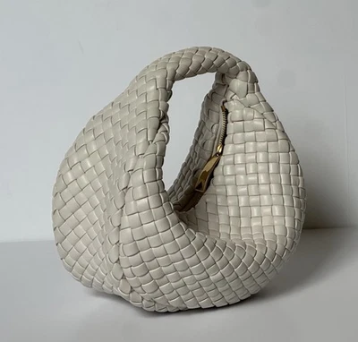Bolsa Bottega Veneta Intrecciato mini acolchoada jodie branca 691193 Itália nova com etiquetas $5200 - Imagem 1 de 4