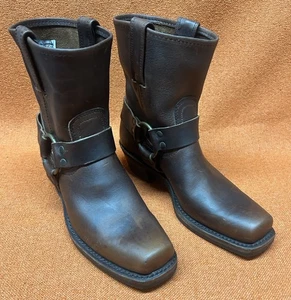 Stivali da donna Frye Harness in pelle marrone 7. 5 M Made In USA Nuovo - Foto 1 di 15