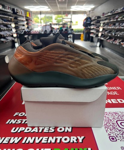 Taglia 12 Adidas Yeezy 700 V3 Copper Fade