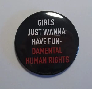 Girls Just Wanna Have Fun - Insignias 25/58mm, Espejo de Bolsillo Feminista Niña Poder - Imagen 1 de 4