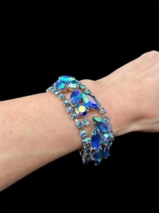 Nachlass Vintage Juliana D&E blau Aurora Borealis flaches Klapparmband - Bild 1 von 6