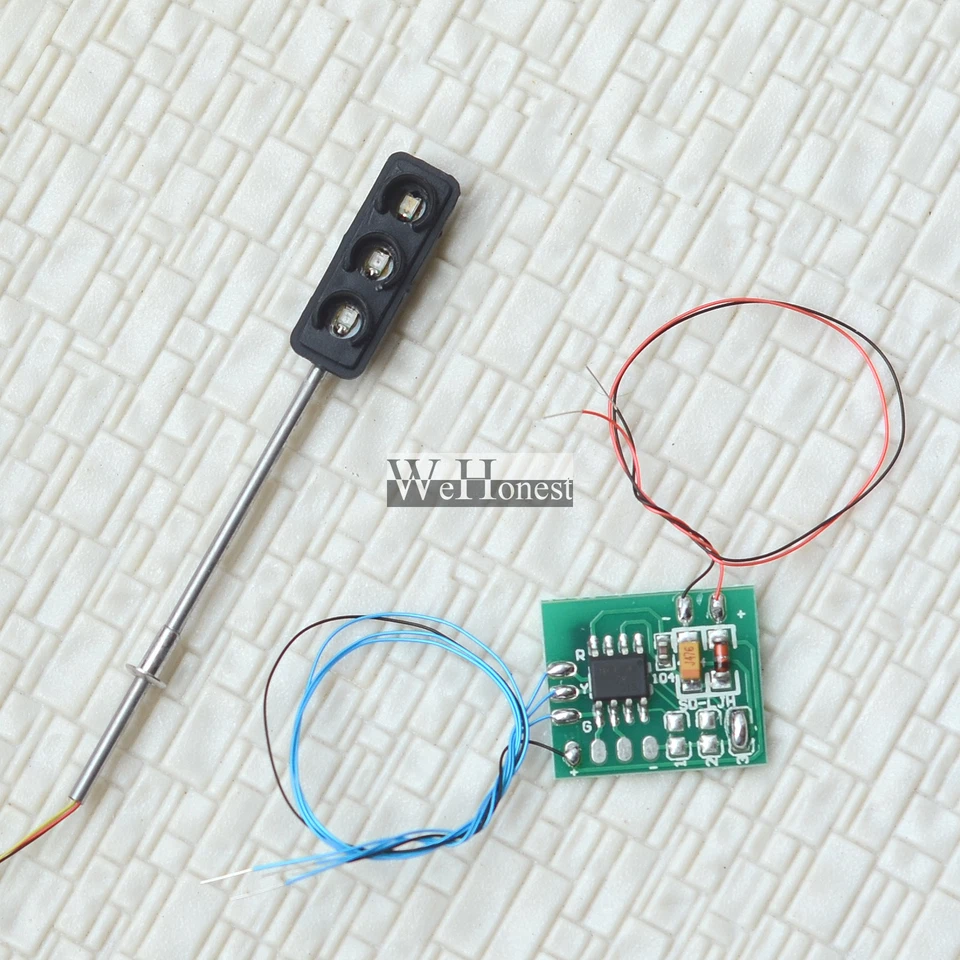 3 x HO / OO Traffic Light Signal LED Model Train Architecture crossing Street #7 - Image 1 of 4