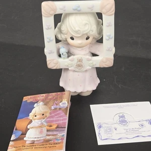 Figura de membresía Precious Moments "Youre As Pretty As A Picture" 1995 - Imagen 1 de 10