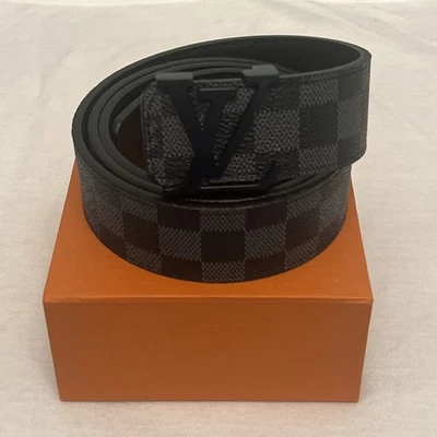 Cinturón LV Todo Negro (125cm) Foto 1 de 3