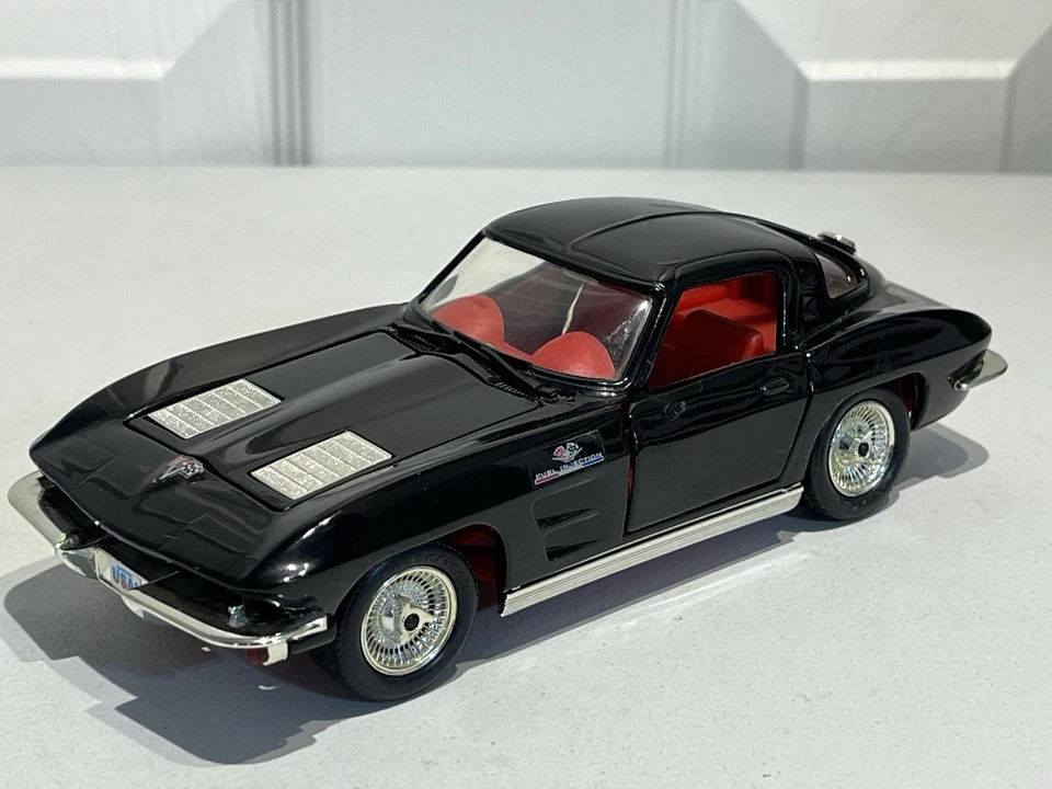 Винтажный 1988 Revell черный разделенное окно Corvette Sting Ray автомобиля 1:24 - Изображение 1 из 4