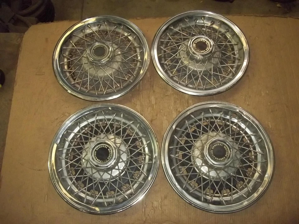 72 73 74 Chevrolet GMC Van Tapacubos Llanta Tapacubos 14" RADIOS CABLE OE 3117 Foto 1 de 4