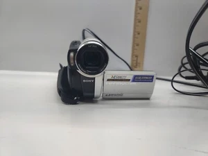 Sony HandyCam DCR-DVD910 - Picture 1 of 10