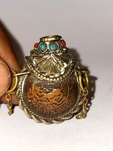 ANTIQUE NEPAL COPPER SILVER PLATED SNUFF & PERFUME BOTTLE WITH BIDS COLLECTIBLE - Picture 1 of 8