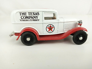 ERTL Texaco Collectors Club 1932 Ford Panel Delivery Van With Tin Case Die-Cast