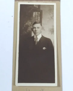 Antique Found Photo Man in Suit High Collar Pocket Square 1917 B&W Vintage - Picture 1 of 3