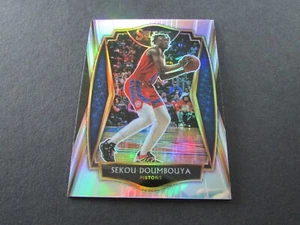 Tarjeta Select NBA Sekou Doumbouya 2020-21 #107 Premier Level Silver Prizm - Imagen 1 de 2