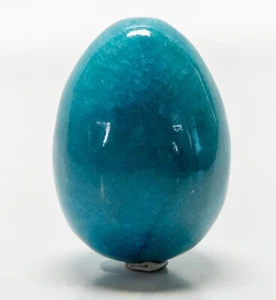 Huevo tallado en piedra turmalina granate natural color turquesa - Imagen 1 de 2