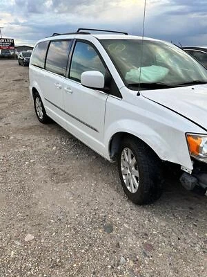 Manija de puerta exterior delantera izquierda usada se adapta a: Chrysler Town & Country 2014 montaje Foto 1 de 4