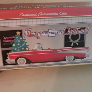 ¡Nuevo! Coche diecast Chevy Roadster de Navidad 57' en lata de coleccionista, rojo - Imagen 1 de 13