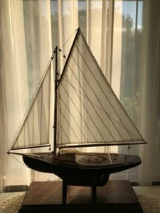 Restored antique pond boat. - Picture 1 of 7