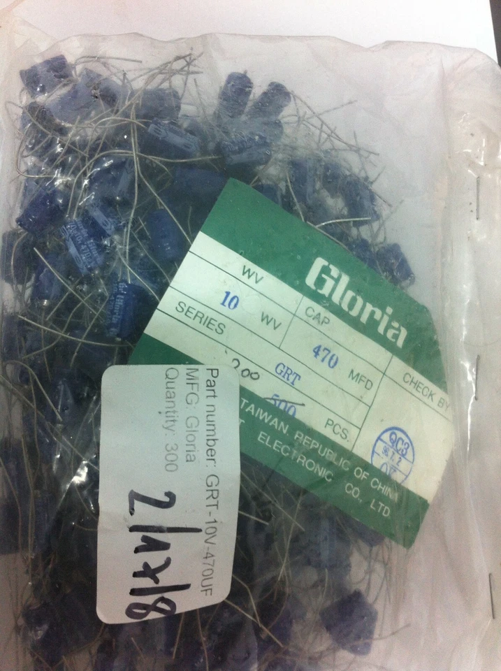 GRT-10V-470uF - Gloria - 300 piezas - Condensadores electrolíticos radiales 470uF 10V 85C  Foto 1 de 1