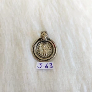 Colgante amuleto de plata Kali diosa de la muerte tribal hecho a mano de colección 2 gramos J63 - Imagen 1 de 8