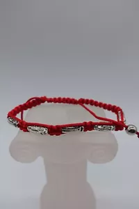 Pulsera ajustable con cordón rojo macramé medallas de San Benito - Imagen 1 de 6