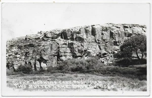 (8483) Alte RPPC Felswand östlich von Dam am Two Buttes Lake in Colorado - Bild 1 von 1