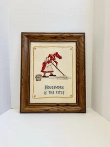 Vintage handgefertigte Crewel Kunst gerahmte Hausarbeit ist die Grube! Wischen bestickt - Bild 1 von 10