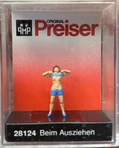 Preiser HO scale HO Lady Undressing 28124 - Picture 1 of 1