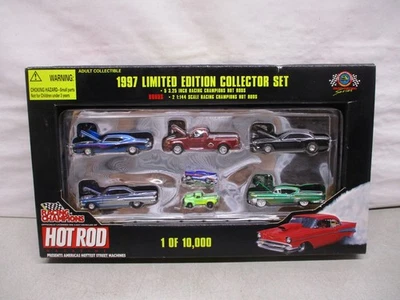 Juego de coleccionista de revistas Racing Champions Hot Rod con camioneta Ford Foto 1 de 2