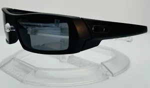 Nuovi occhiali da sole Oakley Gascan / nero opaco / grigio lenti polarizzate / Sku 11-122 - Foto 1 di 6