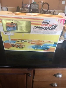 Vintage Ideal Mini Motorific Sprint Racing 200 Set For Parts And Repair 2 Cars - Picture 1 of 9