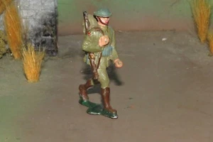 NICELY DETAILED AUTHENTICAST LEAD TOY SOLDIER INFANTRY OF THE LINE 1946 - Picture 1 of 4