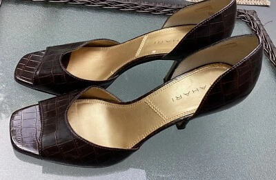 Tahari WN TALLA 7,5 M Negro Tacón Mediano Estampado Animal Puntera Abierta Tacón Completo 3,5” Foto 1 de 4