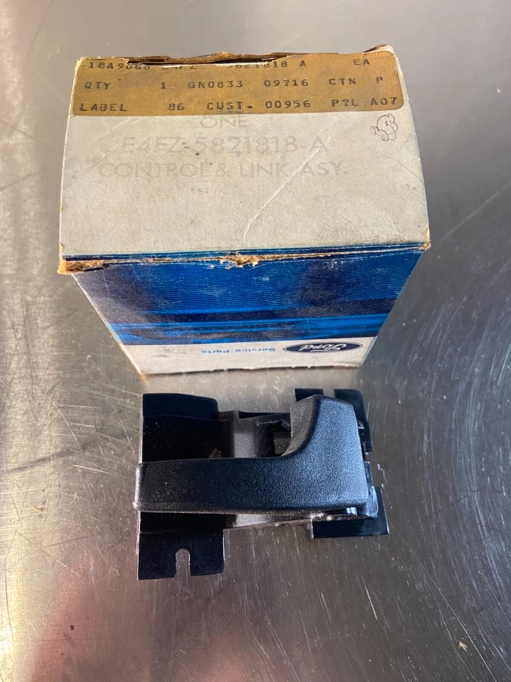 FORD 1981/1983 ESCORT & MERCURY LYNX R. H. FRONT/REAR DOOR INNER DOOR HANDLE - Image 1 of 1