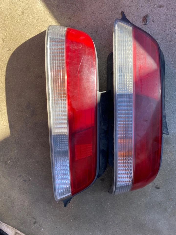 1998 Prelude 尾灯对 oem 全灯泡  — 第 1/4 张图片