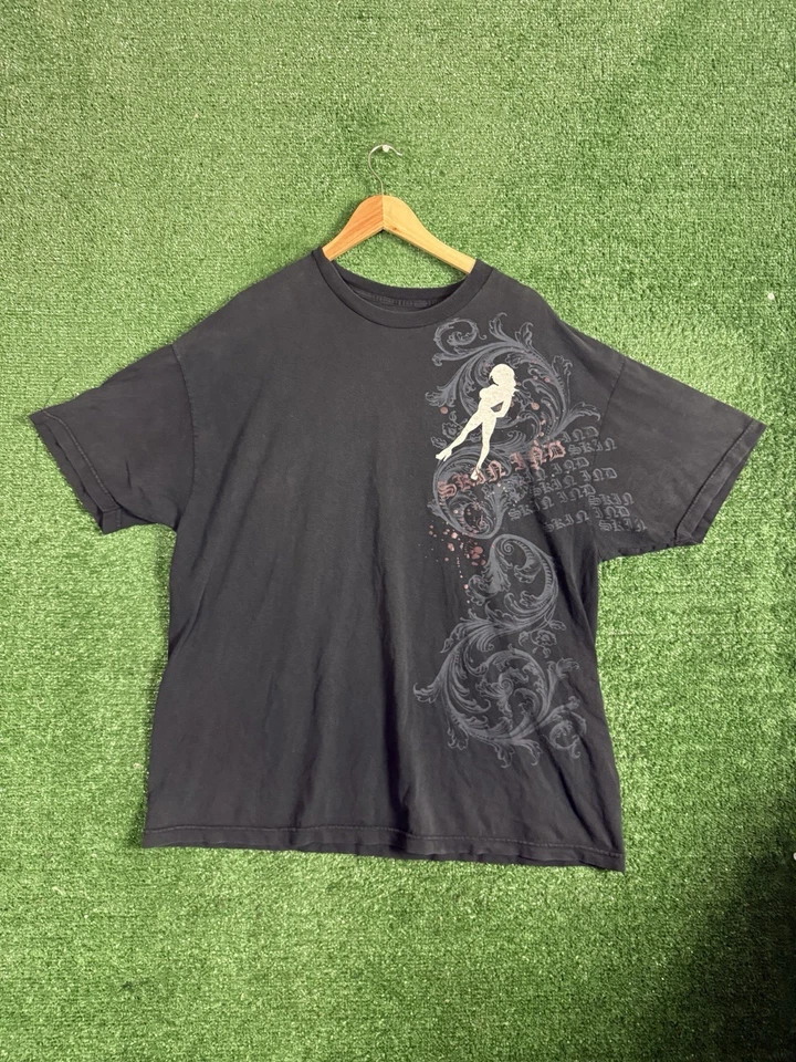 Camiseta De Colección Skin Industries Y2K Doble Cara Negra Manga Corta Para Hombre Talla 2XL Foto 1 de 4
