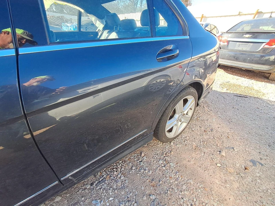 Used Rear Left Door Assembly Rear Side fits: 2010 Mercedes-benz Mercedes c-class Foto 1 de 4