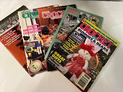 Annie's Crochet Newsletter Lote de 5 Muñecas Mantel Decoraciones Muñeca Ropa Foto 1 de 4