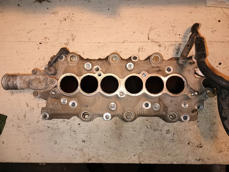 1996-2002 Toyota 4Runner Tacoma T100 5VZFE V6 3.4 lower intake manifold - Image 1 of 4
