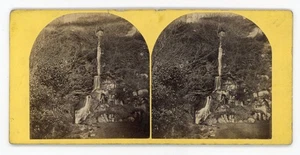 Tarjeta estereoscópica Stereoview cascada con Man Douglas Isla de Man  - Imagen 1 de 2