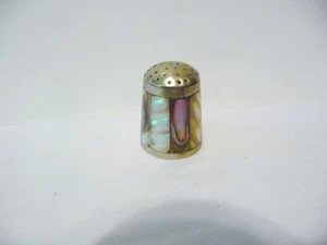 THIMBLE VINTAGE HENCHO EN MEXICO PANELS OF MOTHER OF PEARL & ABALONE - Bild 1 von 5