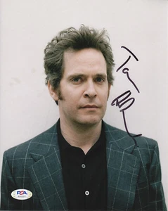 TOM HOLLANDER AWESOME ENGLISH ACTOR SIGNED POSED PHOTO PSA - Picture 1 of 3