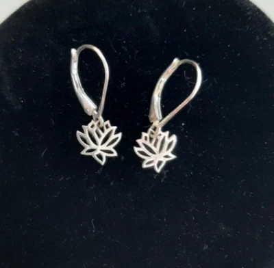 Pendientes colgantes flor de loto 1 cm Foto 1 de 3