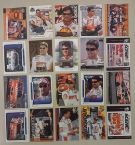 Lotto di 20 carte TONY STEWART DIVERSE FANTASTICHE CARTE DA CORSA NASCAR! SPEDIZIONE GRATUITA!! - Foto 1 di 3