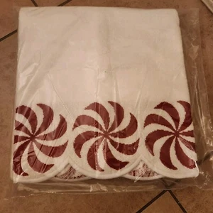 NEW Pottery Barn Peppermint Swirl BATH Towel Holiday Christmas - Picture 1 of 4