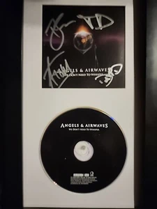 CD autografiado de Angels and Airwaves que no necesitamos susurrar enmarcado - Imagen 1 de 4