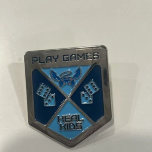 Prendedor escudo azul vida extra para jugadores jugar juegos sanar niños usado en excelente estado - Imagen 1 de 12